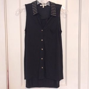 Monteau Black sleepless button down shirt with collar and gold details